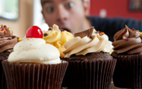 爱吃甜食，真的会对视力有影响吗？